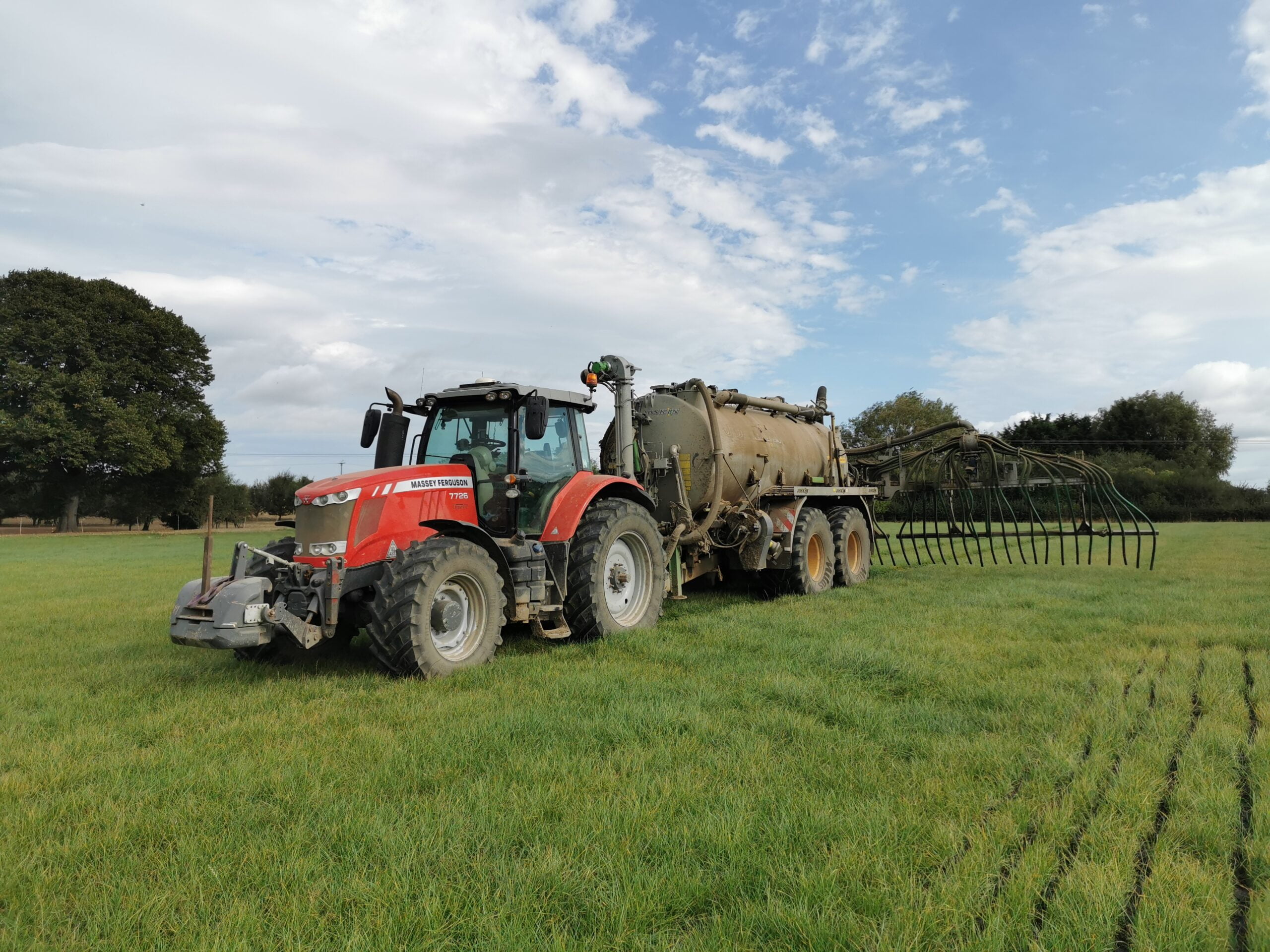 Slurry spreading with a farmer supported by Dairypower